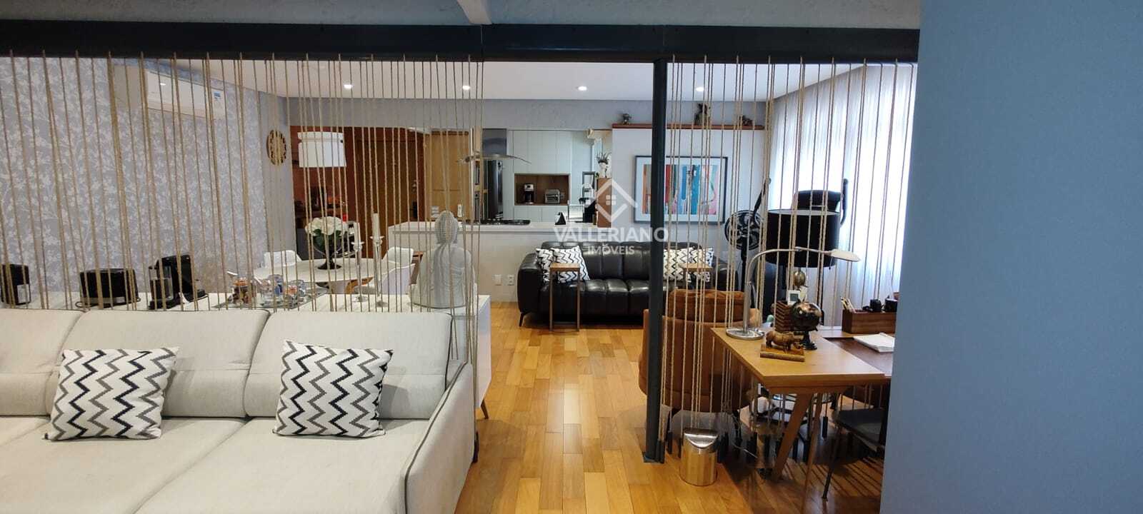 Apartamento à venda no Jardim Paulista com ampla sala e 130 m² de área útil